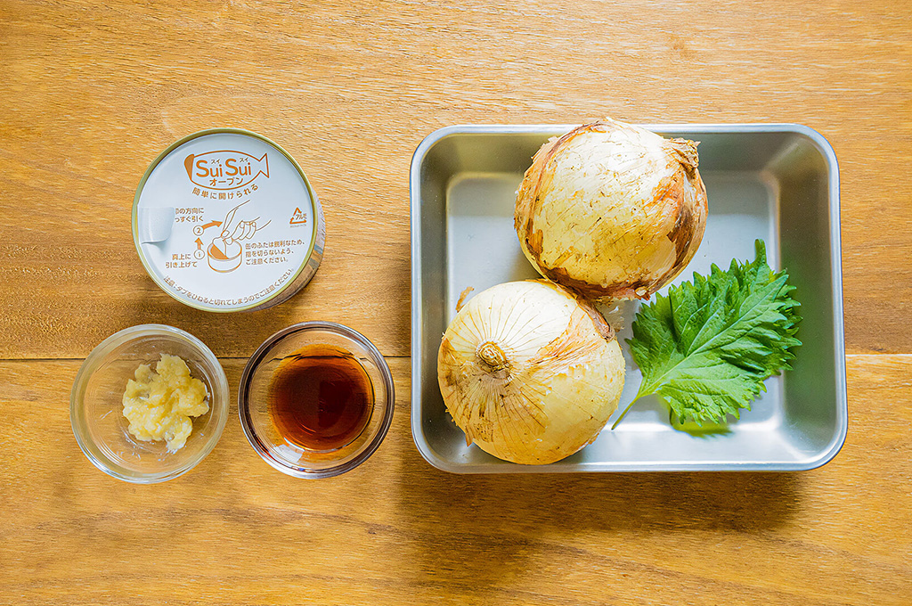 サバ缶と新玉ねぎのレンジ蒸しの材料