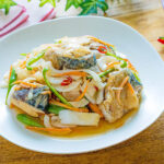 サバ缶と新玉ねぎの南蛮漬け