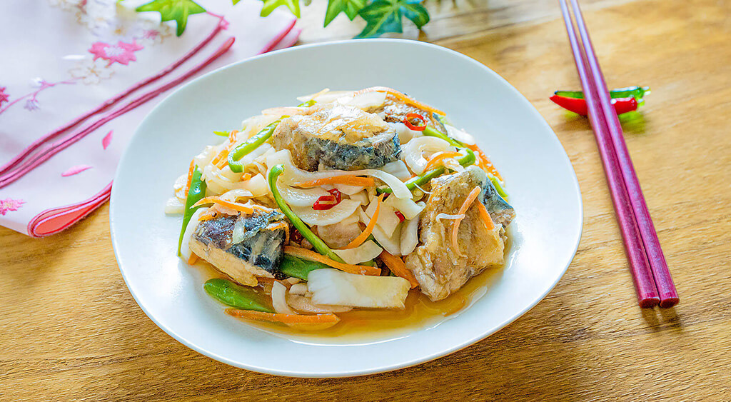 サバ缶と新玉ねぎの南蛮漬け