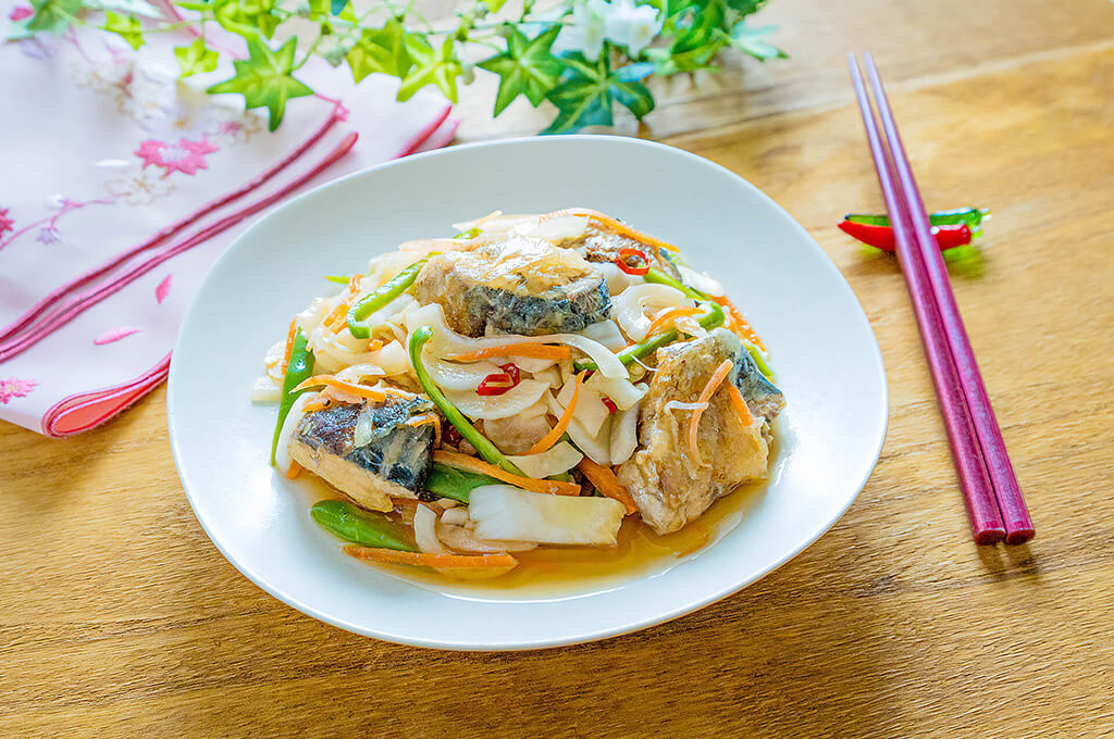 サバ缶と新玉ねぎの南蛮漬け