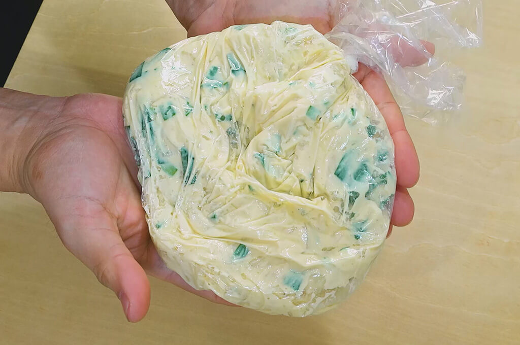 ポリ袋で生地を揉む