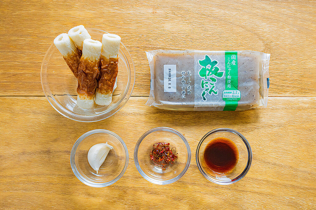 ちくわとこんにゃくのペペロン炒めの材料