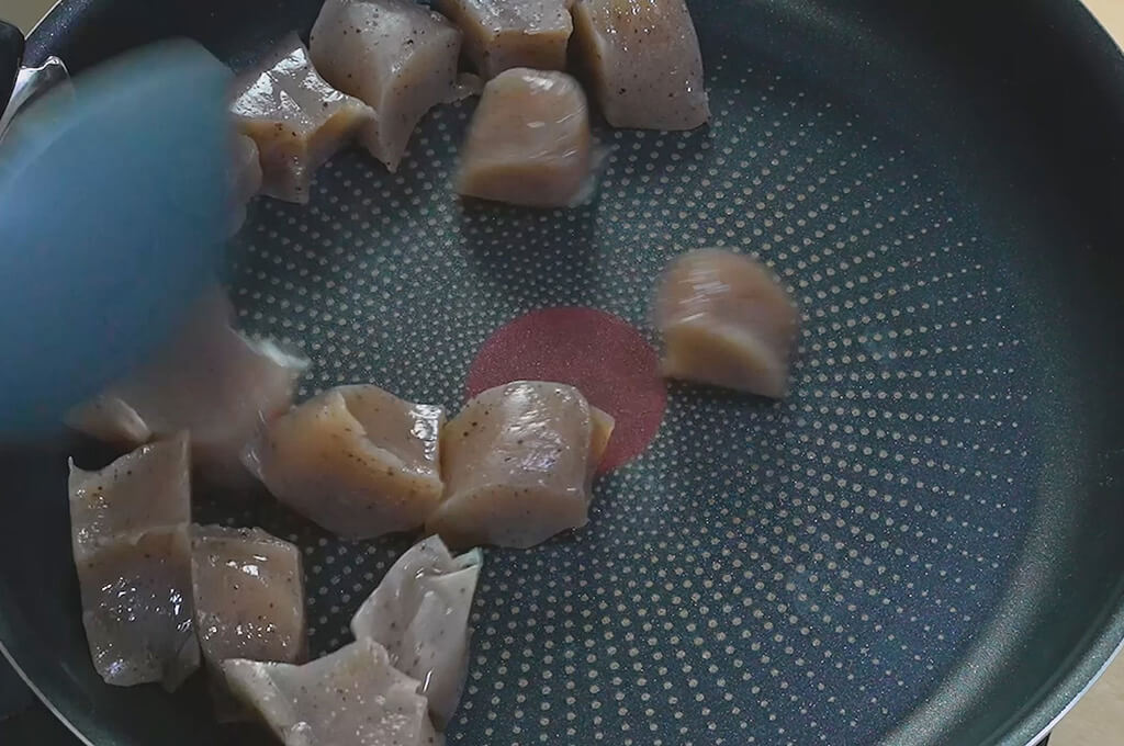 こんにゃくを乾煎り知る