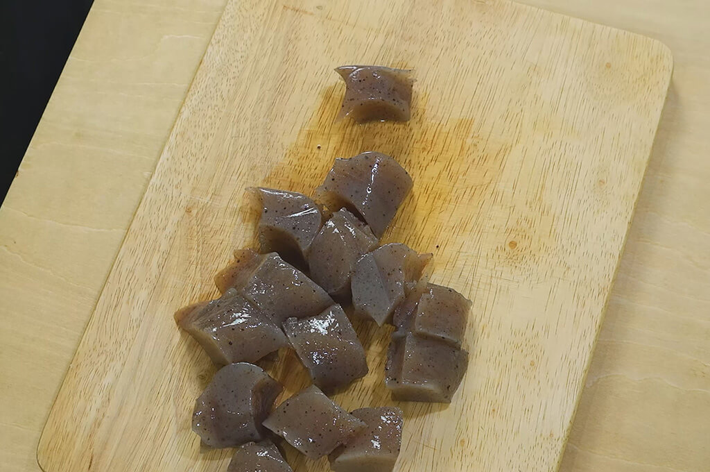 こんにゃくはスプーンでちぎる