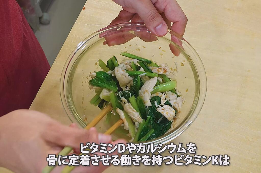 具材と調味料を和える