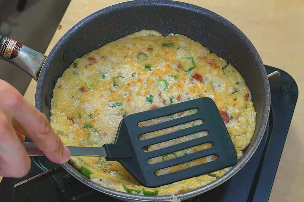 ひっくり返して裏面も焼く