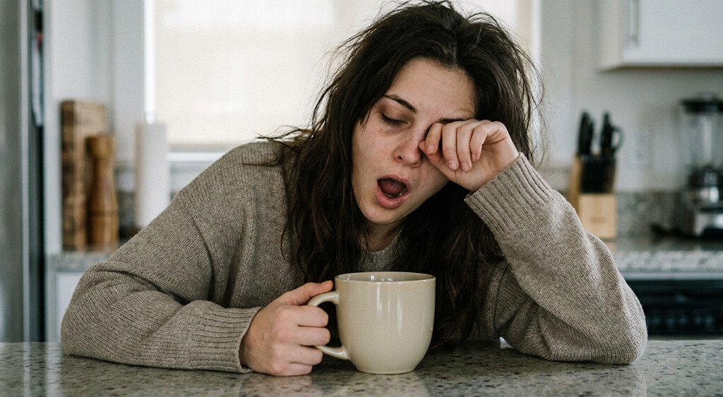睡眠不足の女性