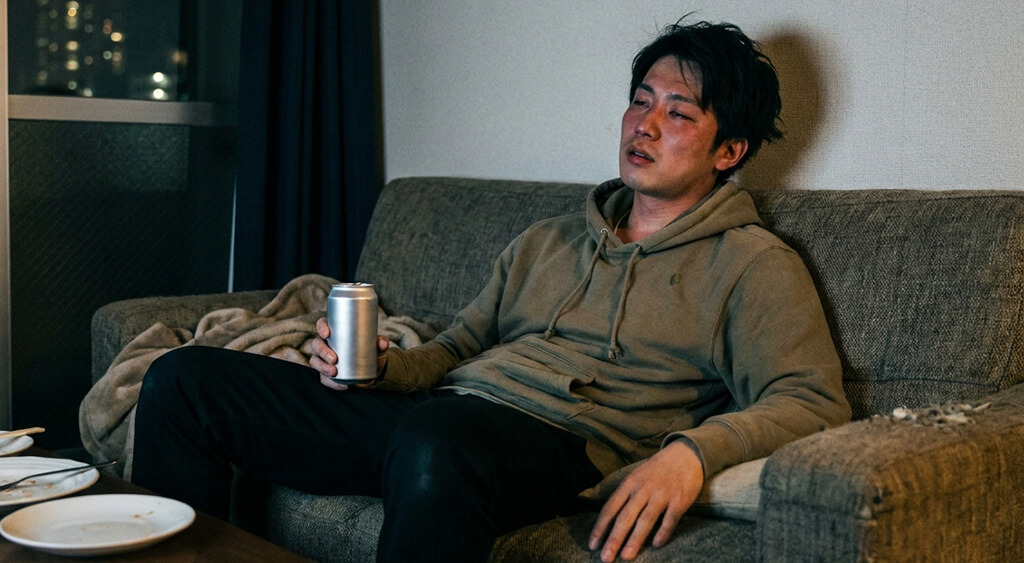 泥酔する日本人男性