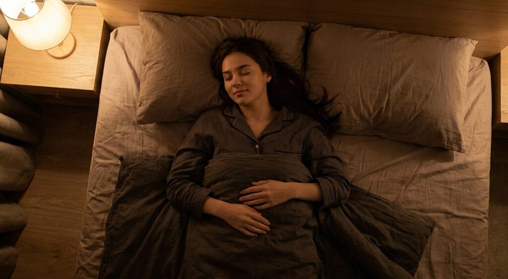 認知シャッフル睡眠法を行っている女性