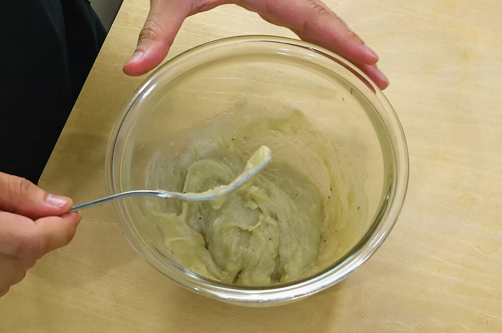 粘り気が出るまで混ぜる