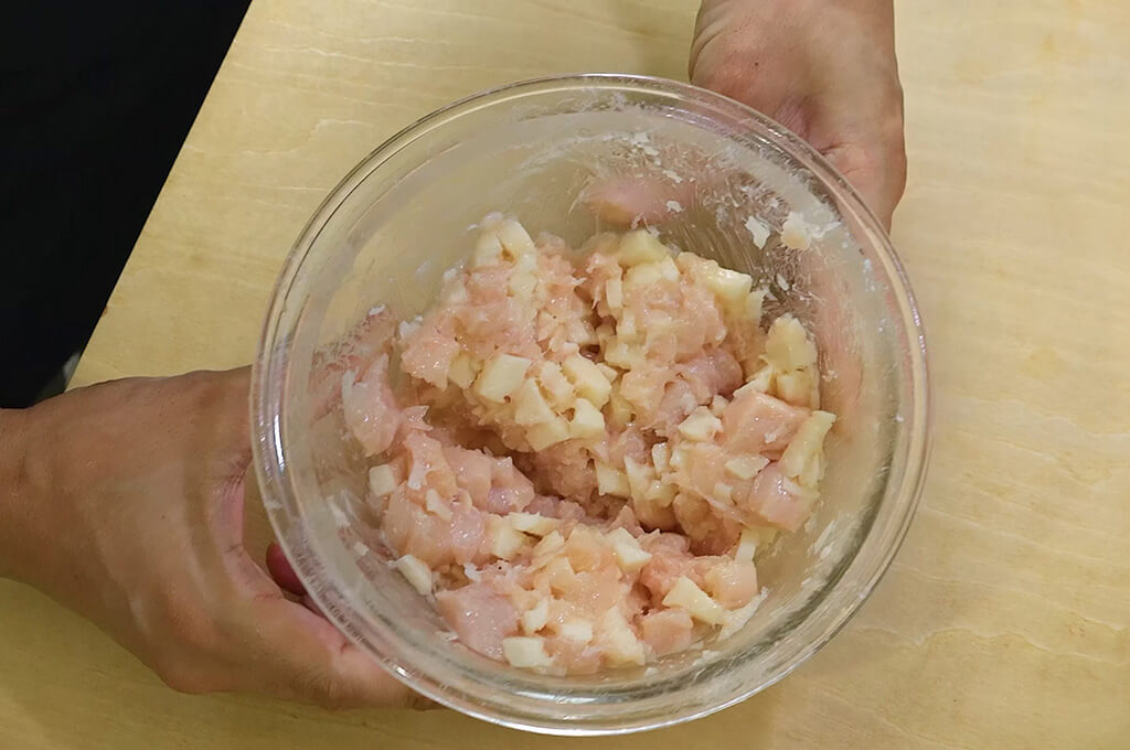 肉だねをざっくり6等分する