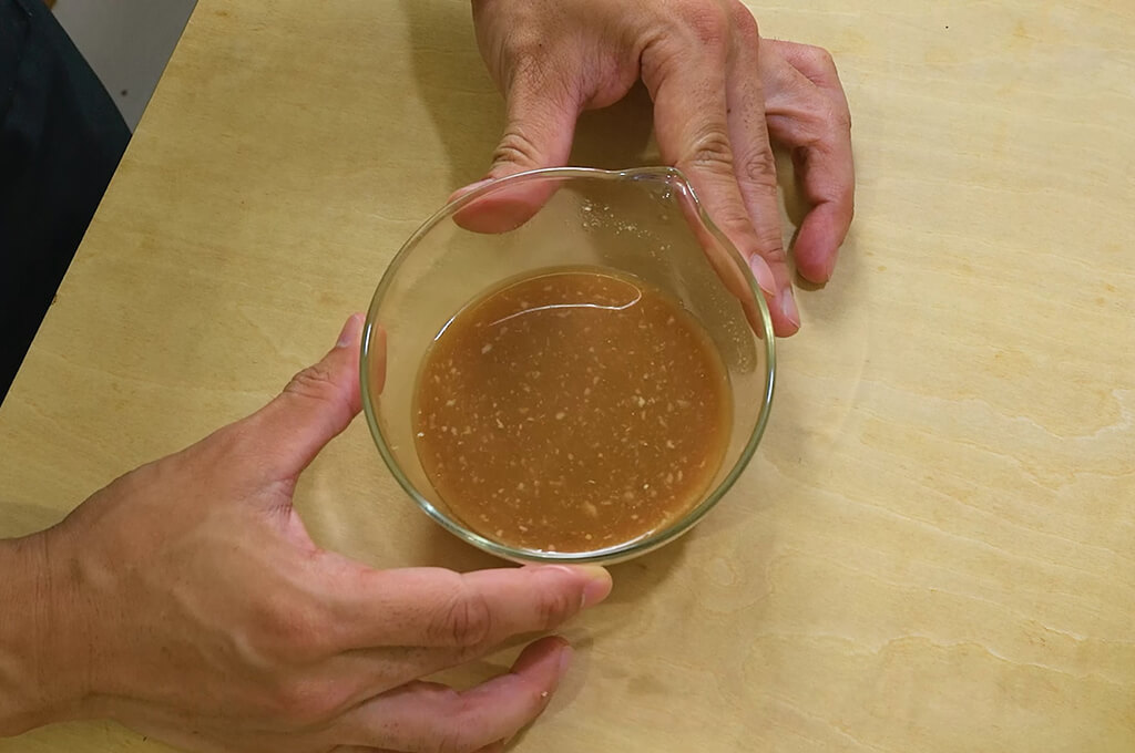 ボウルで合わせ調味料を作る
