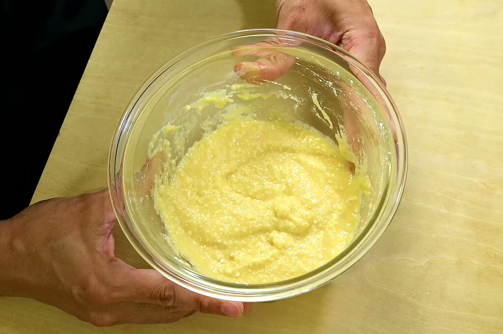 ボウルで生地を作る