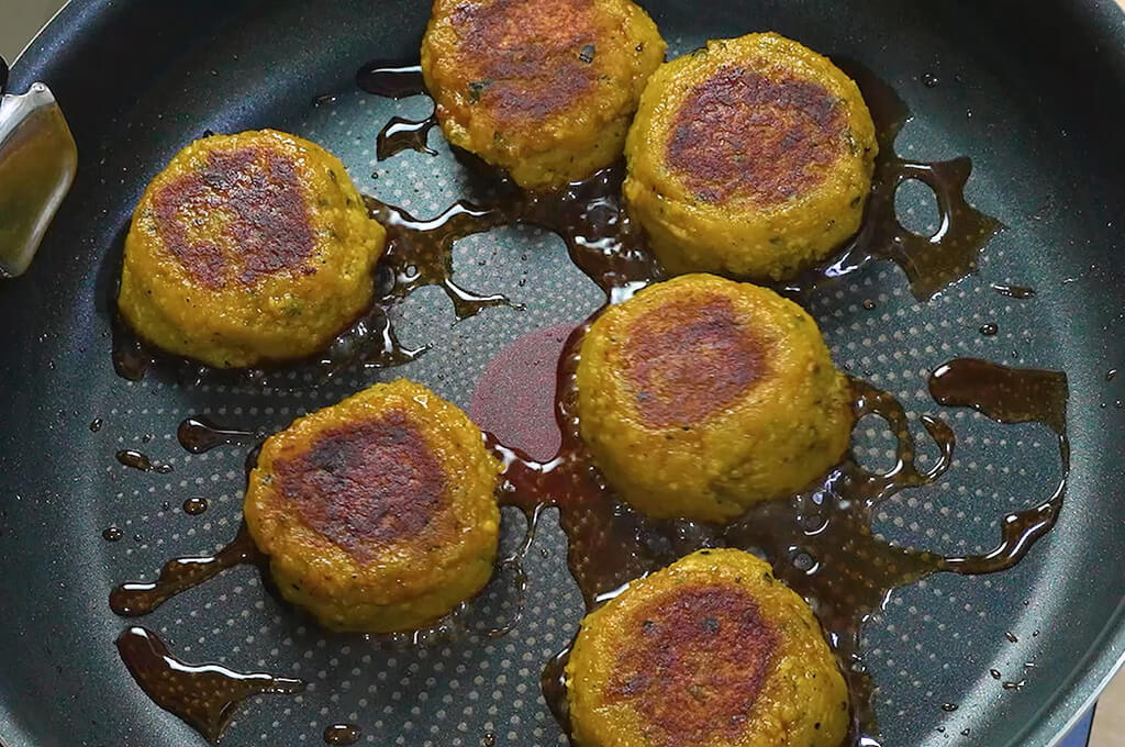 裏面も焼いてタレを煮絡める