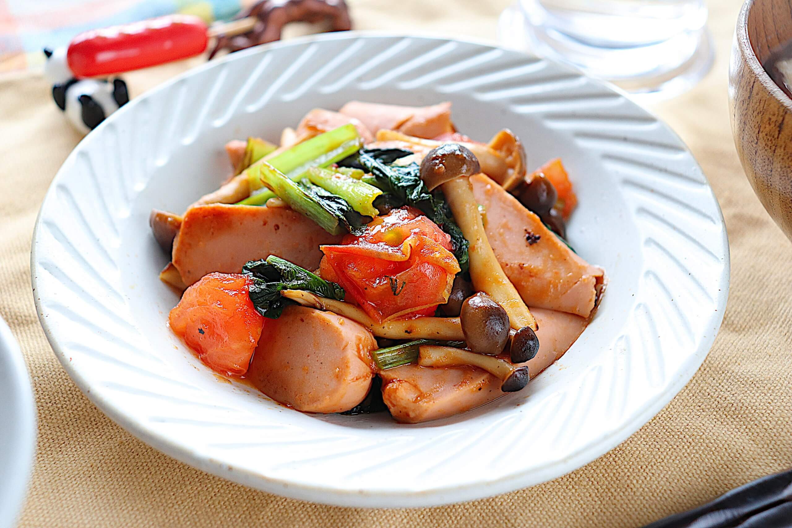 魚肉ソーセージと小松菜のトマト炒め