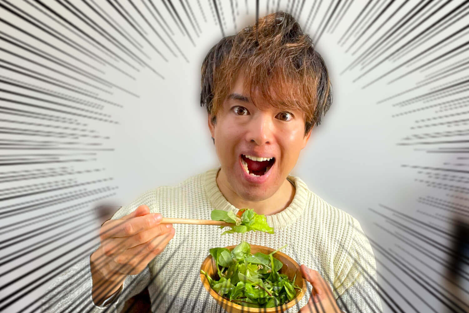 ソイクルのサラダを食べる筋肉料理研究家Ryota