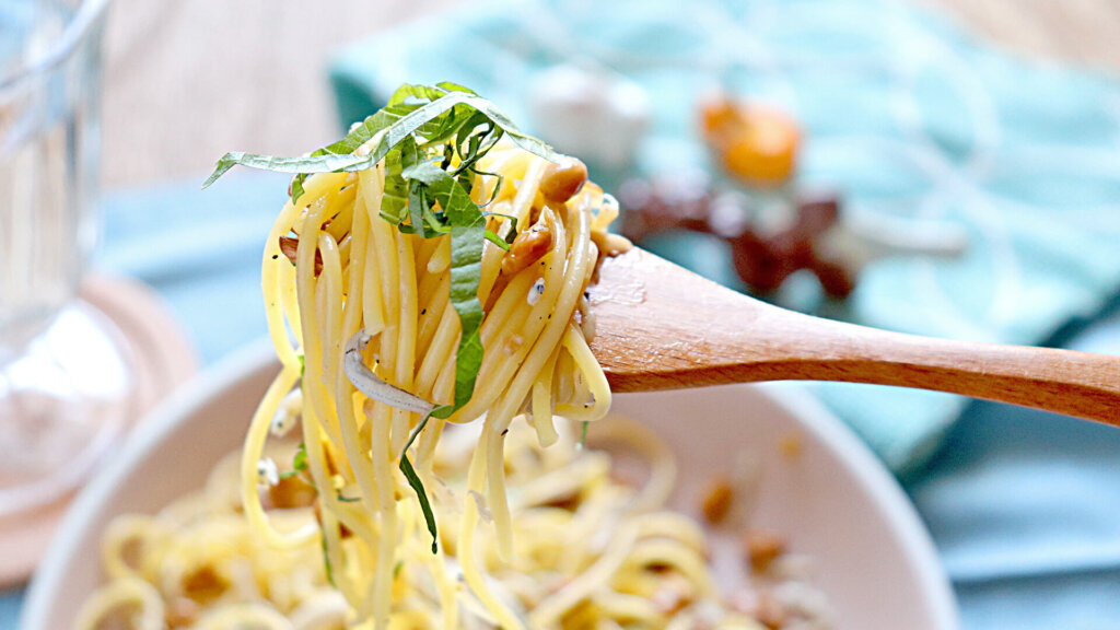 やせ菌ドバドバ！腸活にもおすすめ【しらす納豆のハーフパスタ】のレシピ 筋肉料理研究家Ryotaのレシピブログ